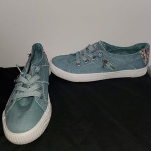 Brand new Blowfish cute side zip sea foam shoes